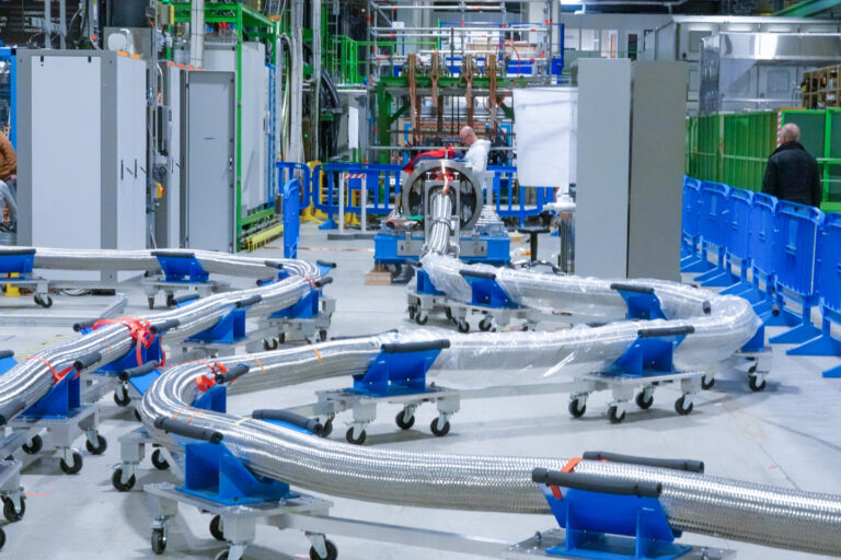 CERN installation flexible cryostat superconducting cables